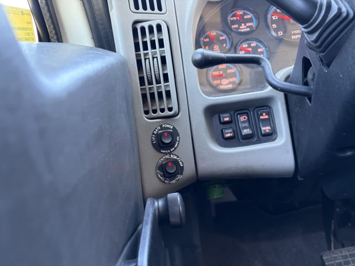 2017 Navistar International 4300 679843