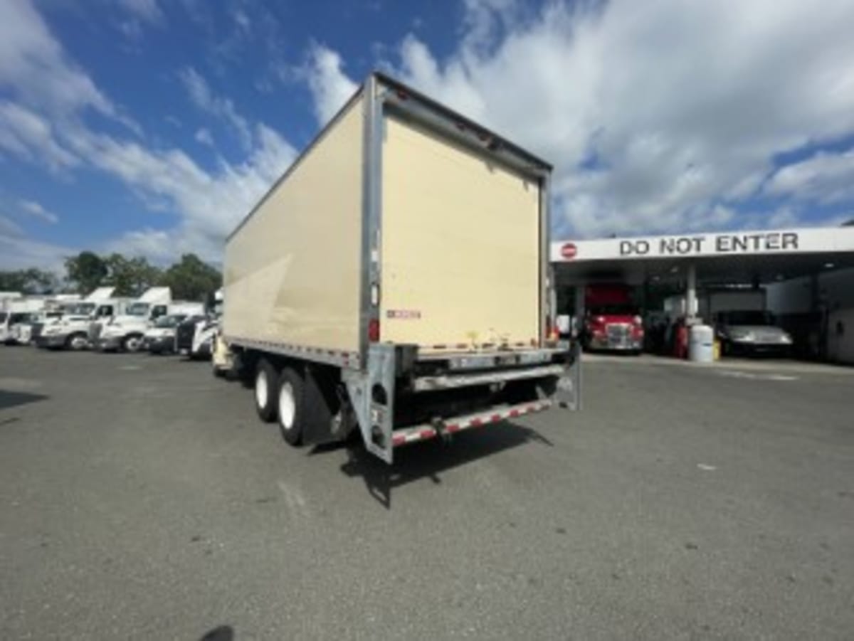2017 Freightliner M2 106 679878
