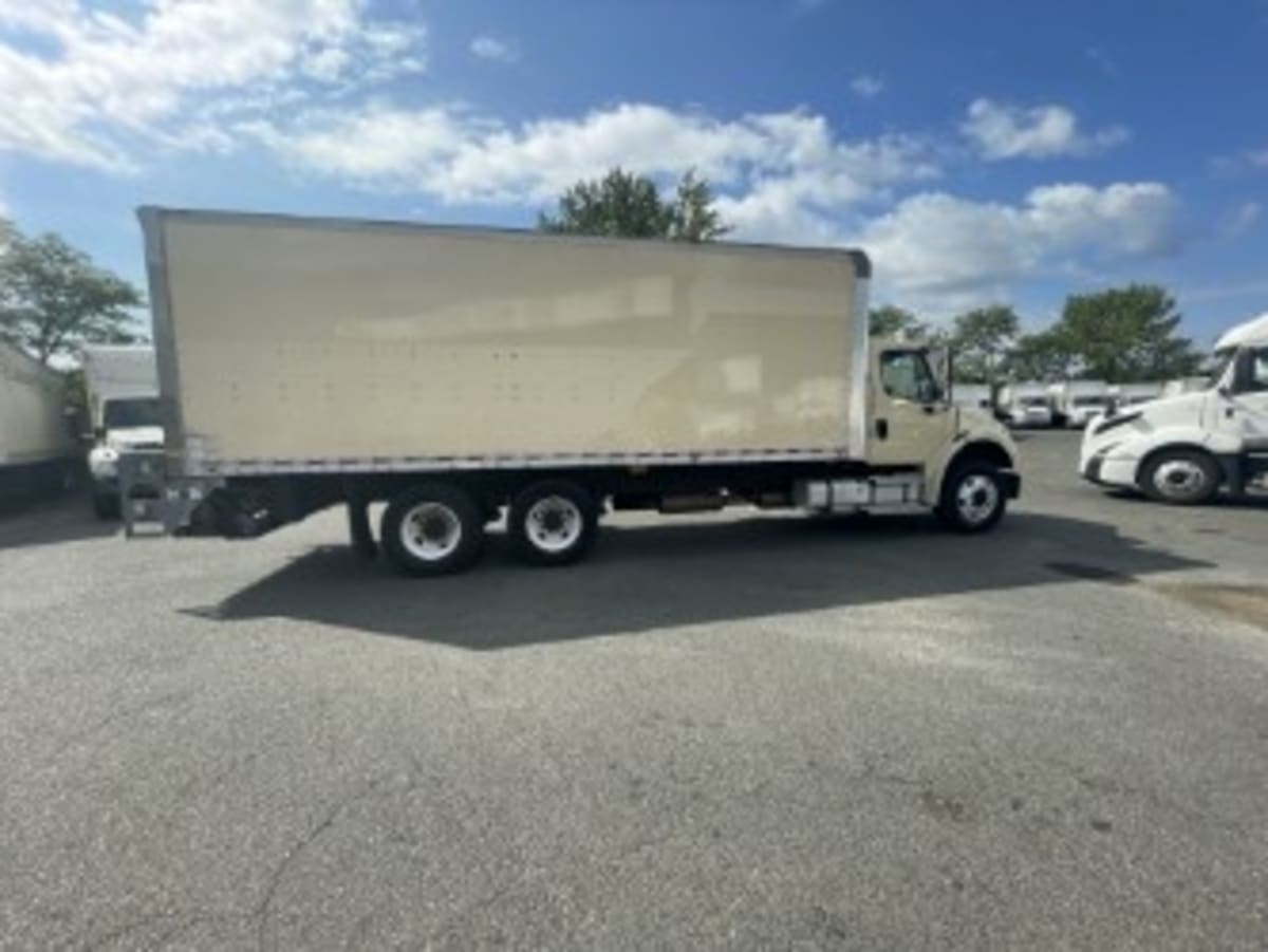 2017 Freightliner M2 106 679878