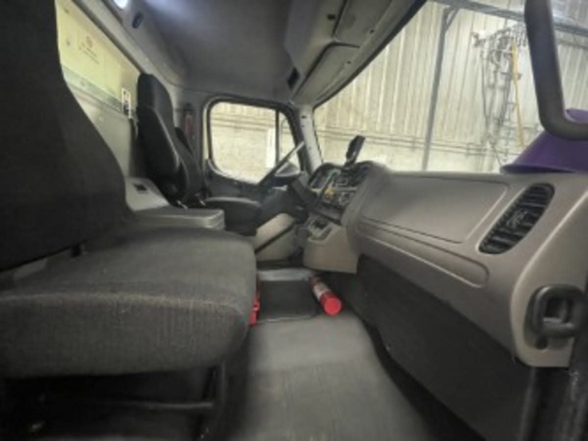 2017 Freightliner M2 106 679878