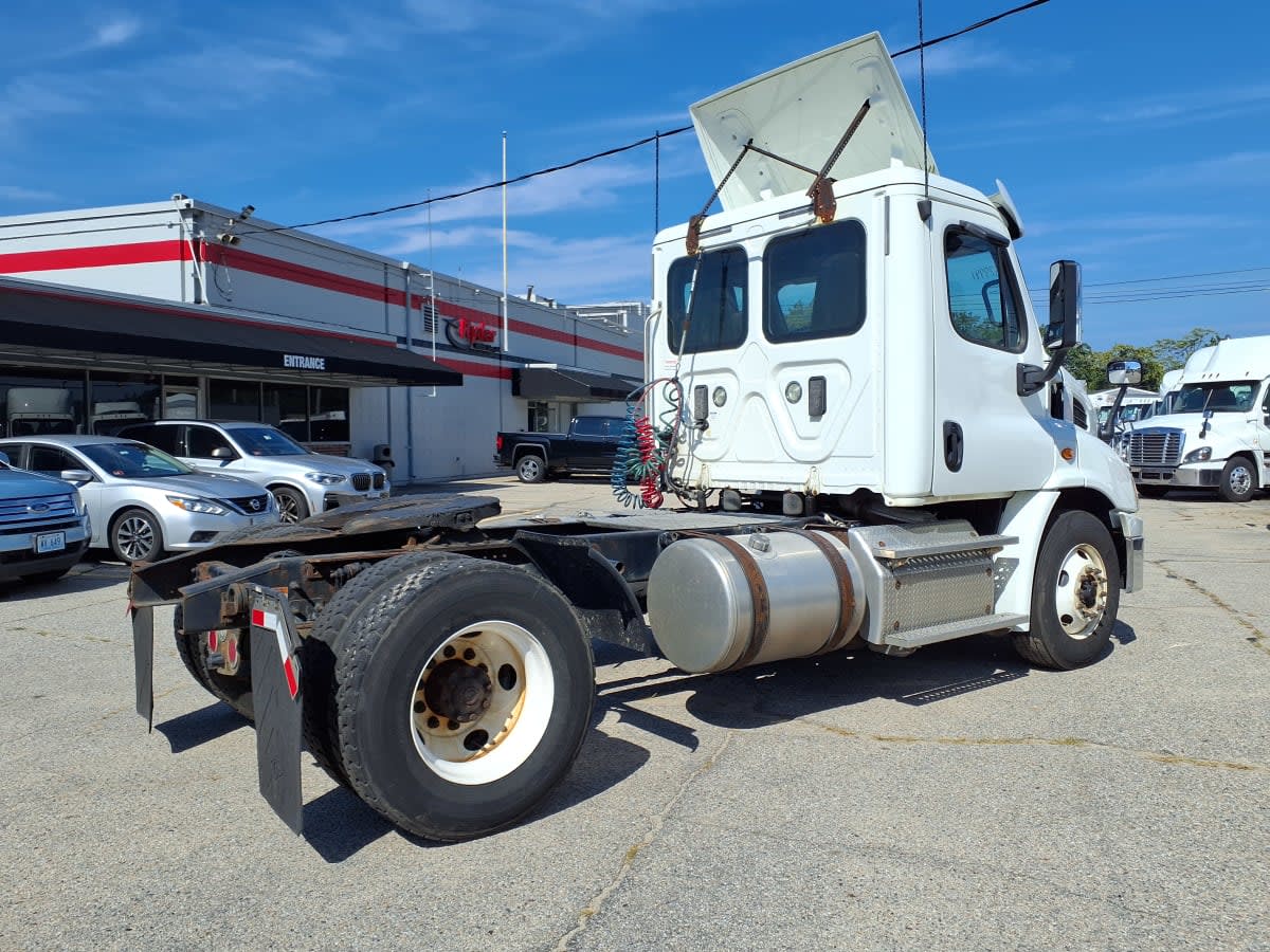 2017 Freightliner - image 4