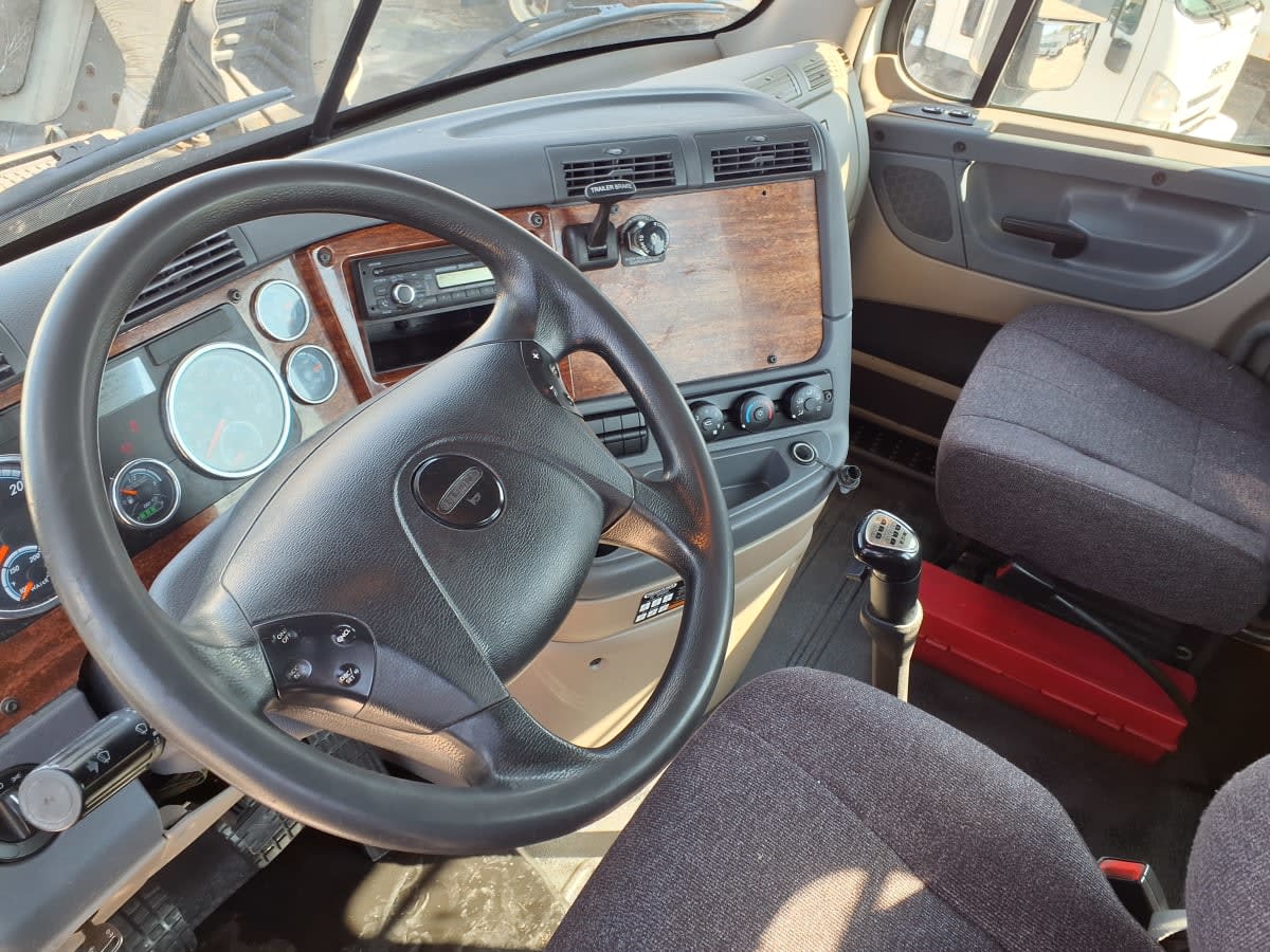2017 Freightliner - image 7