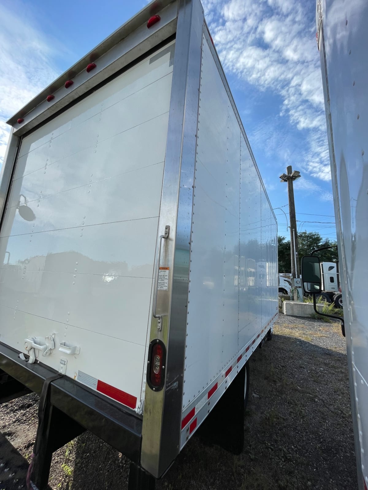 2017 Isuzu NPR 680021