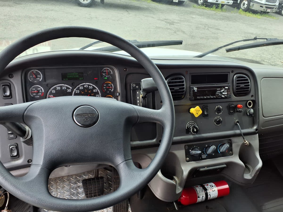 2018 Freightliner M2 106 680142
