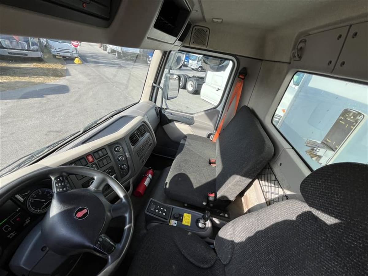 2017 Kenworth Trucks K270 680196