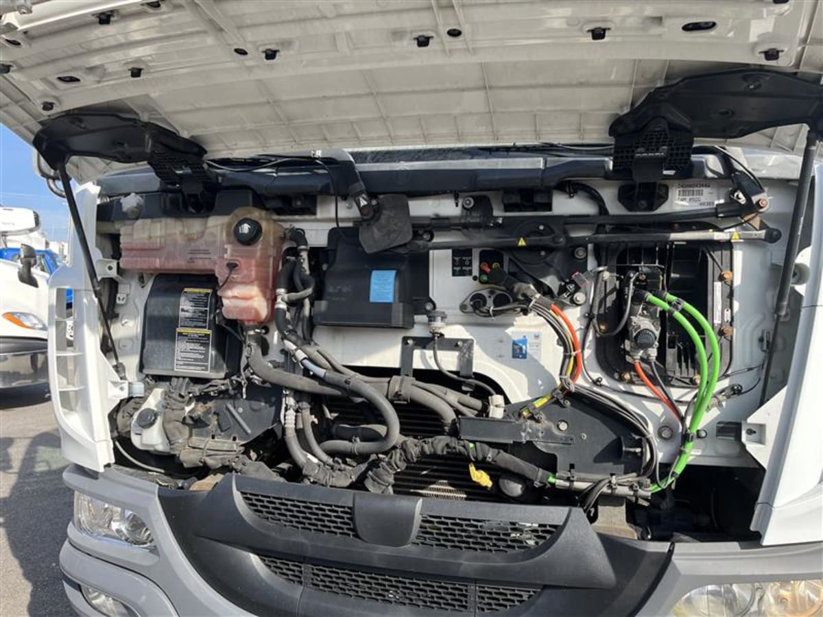 2017 Kenworth Trucks K270 680196