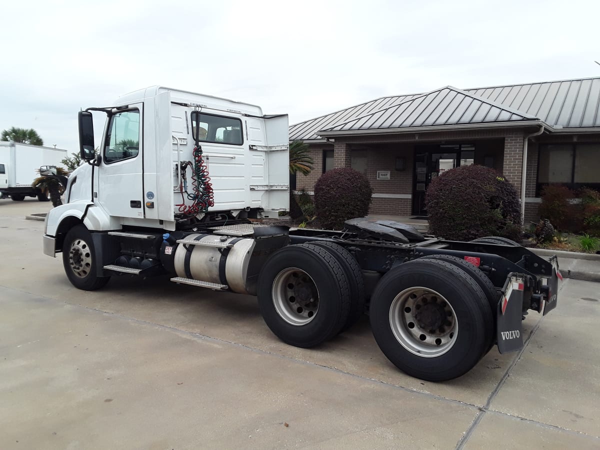 2017 Volvo VNL64TRACTOR 680224