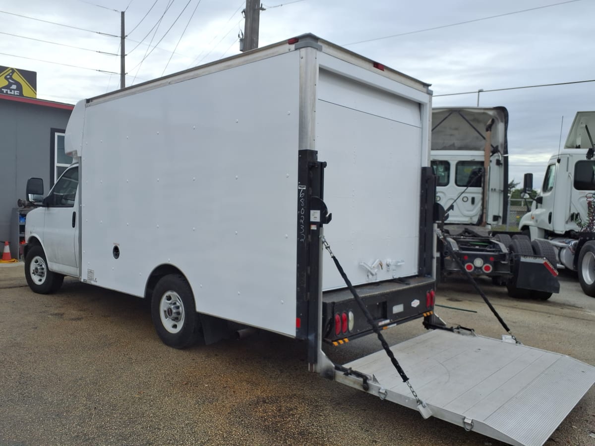 2017 General Motors Corp. PARCEL VAN 680232