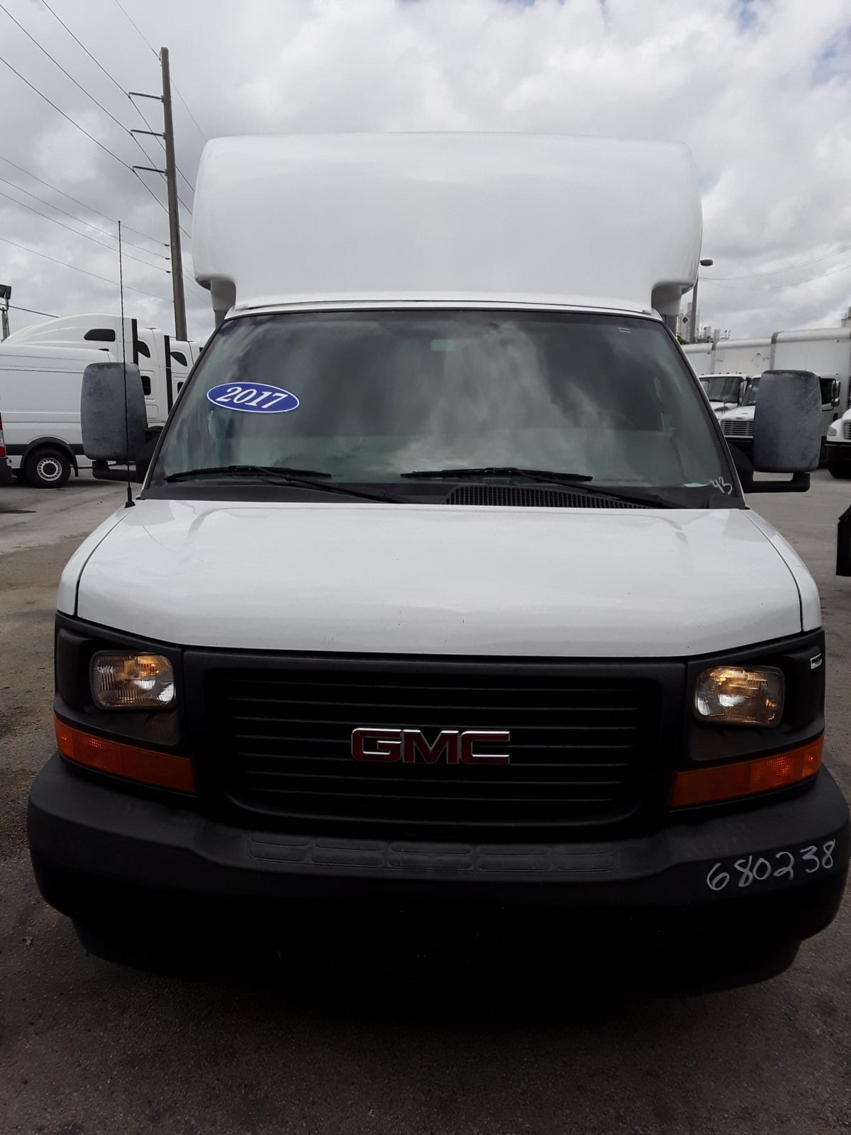 2017 General Motors Corp. PARCEL VAN 680238