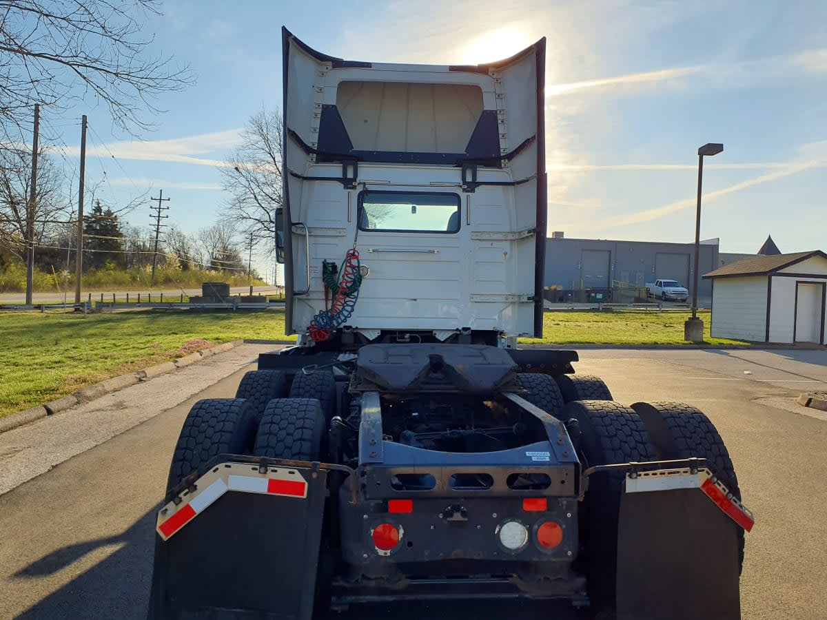 2017 Volvo - image 5