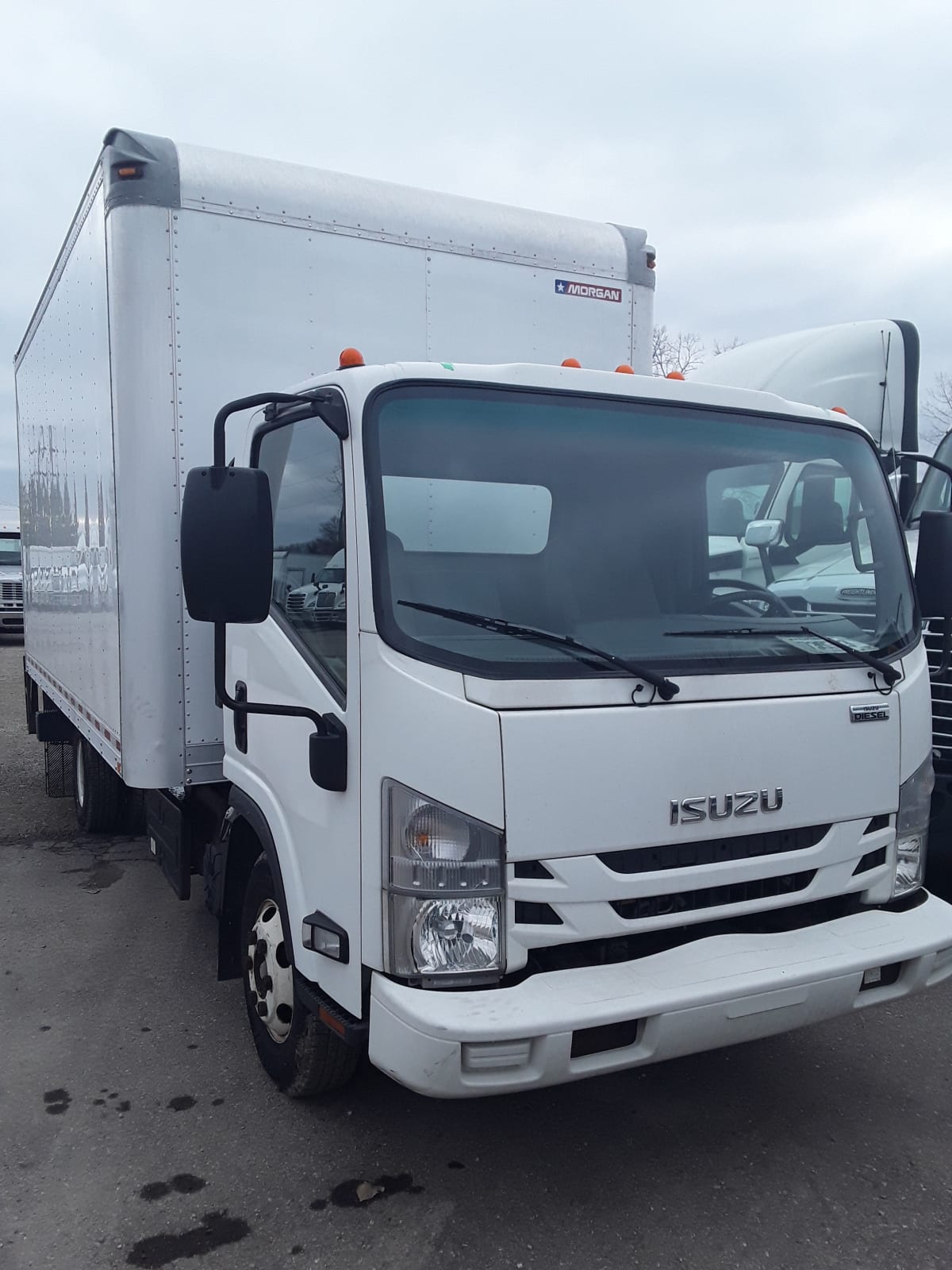 2017 Isuzu NPR 680532