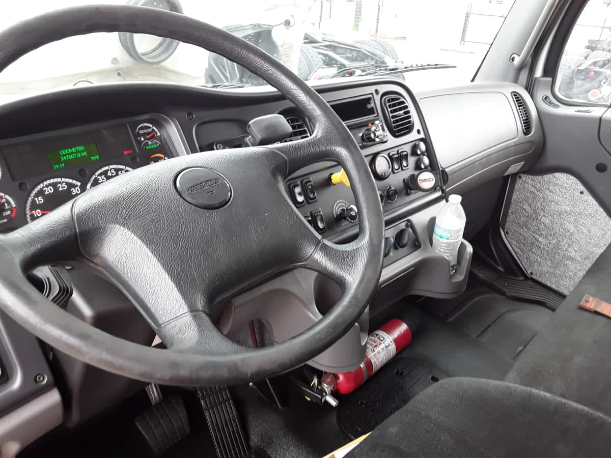 2018 Freightliner M2 106 680631