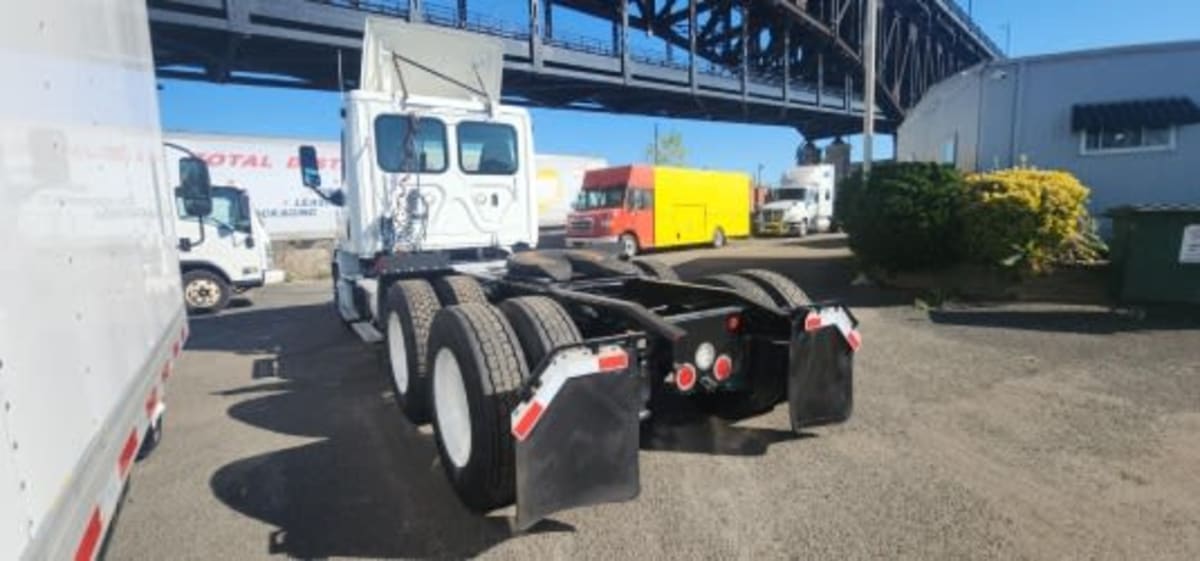 2017 Freightliner/Mercedes CASCADIA 113 680670