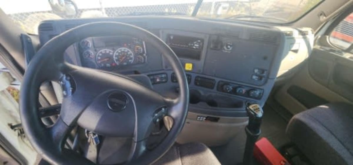 2017 Freightliner/Mercedes CASCADIA 113 680670