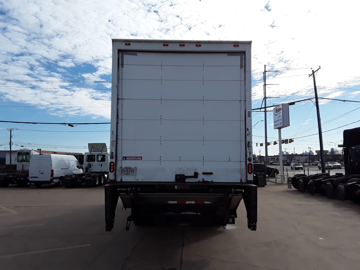 2018 Freightliner M2 106 in Dallas, TX — photo 5