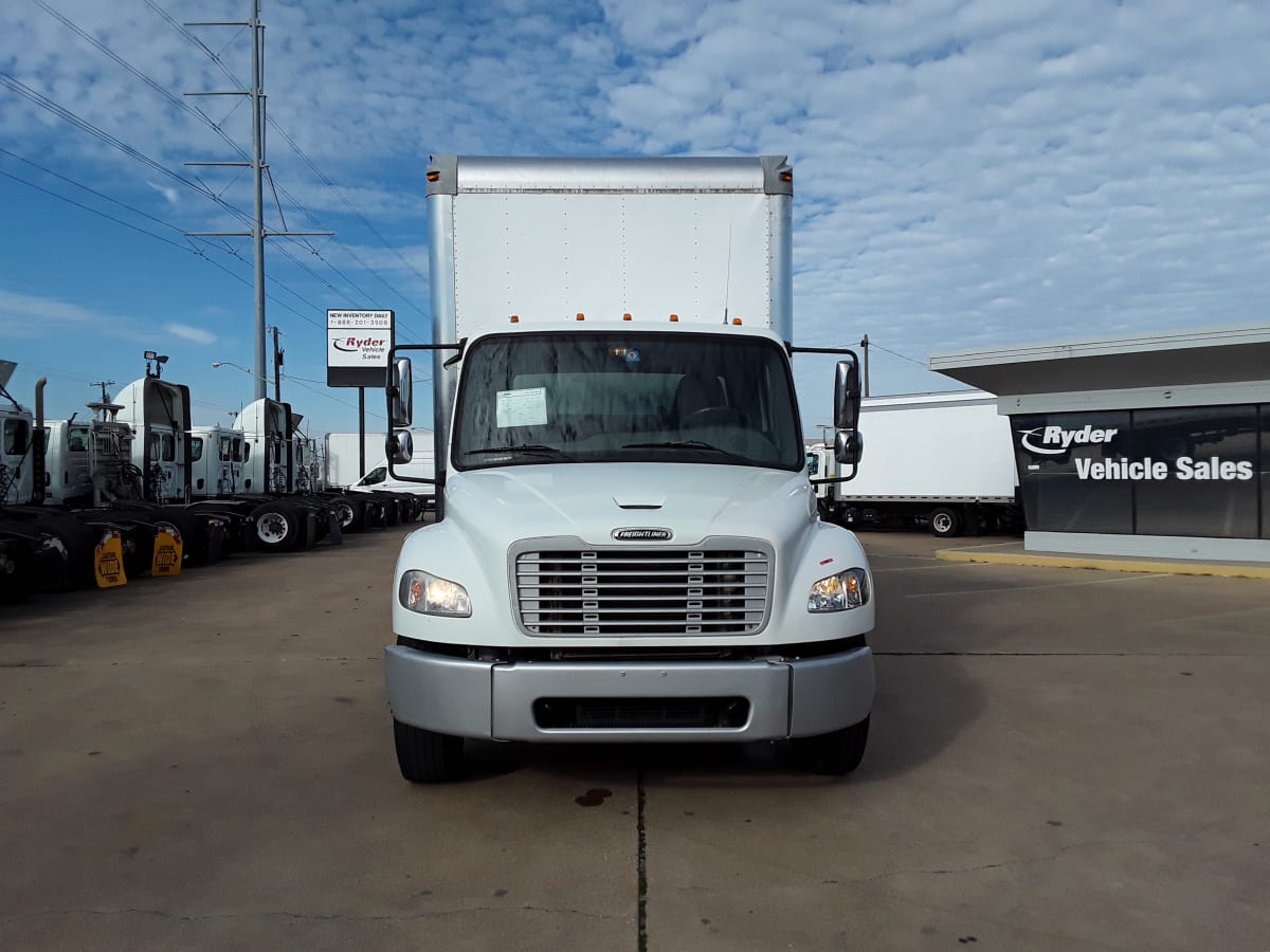 2018 Freightliner M2 106 in Dallas, TX — photo 2