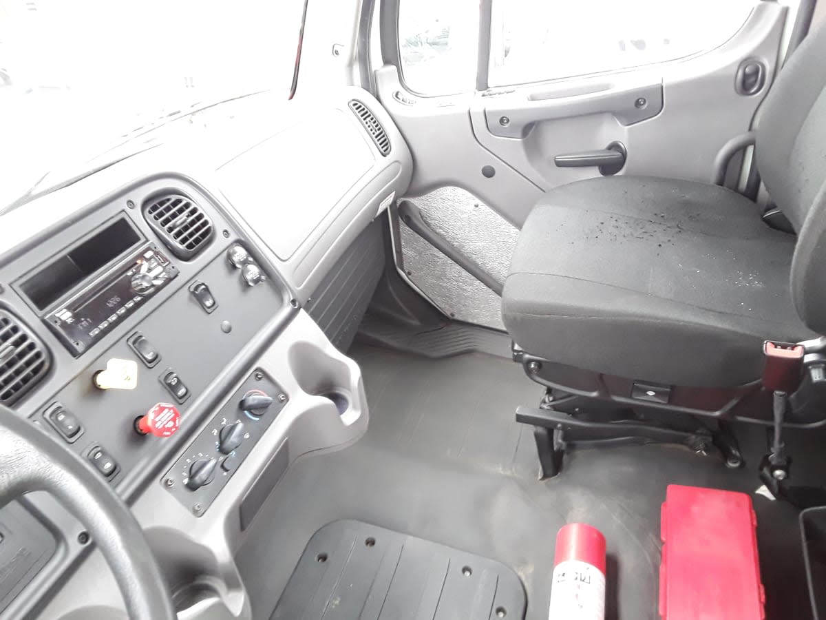 2018 Freightliner/Mercedes M2 106 680889