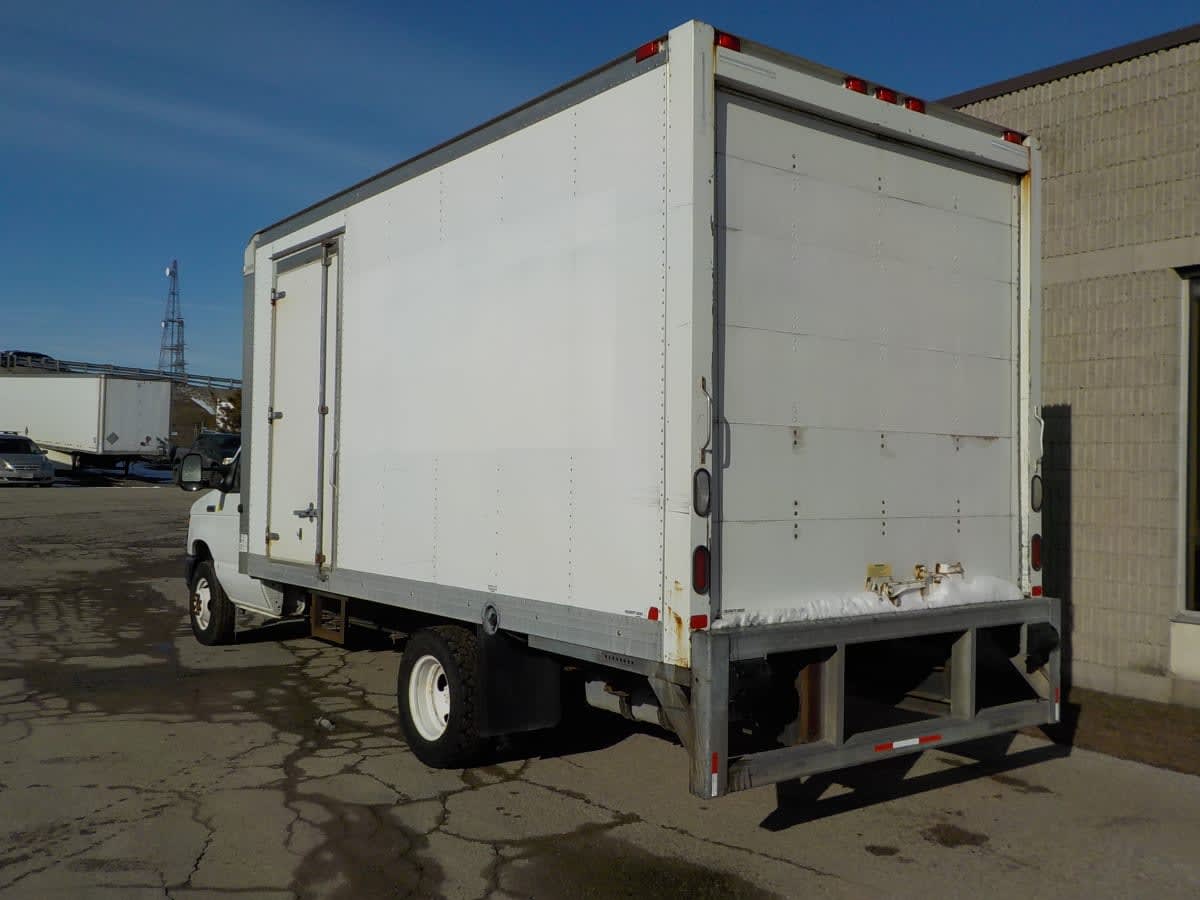 2017 Ford Motor Company E450 680903