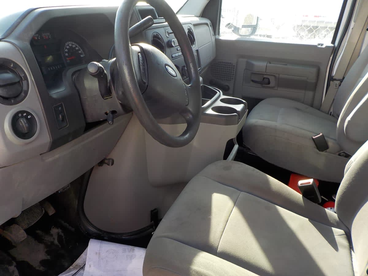 2017 Ford Motor Company E450 680903