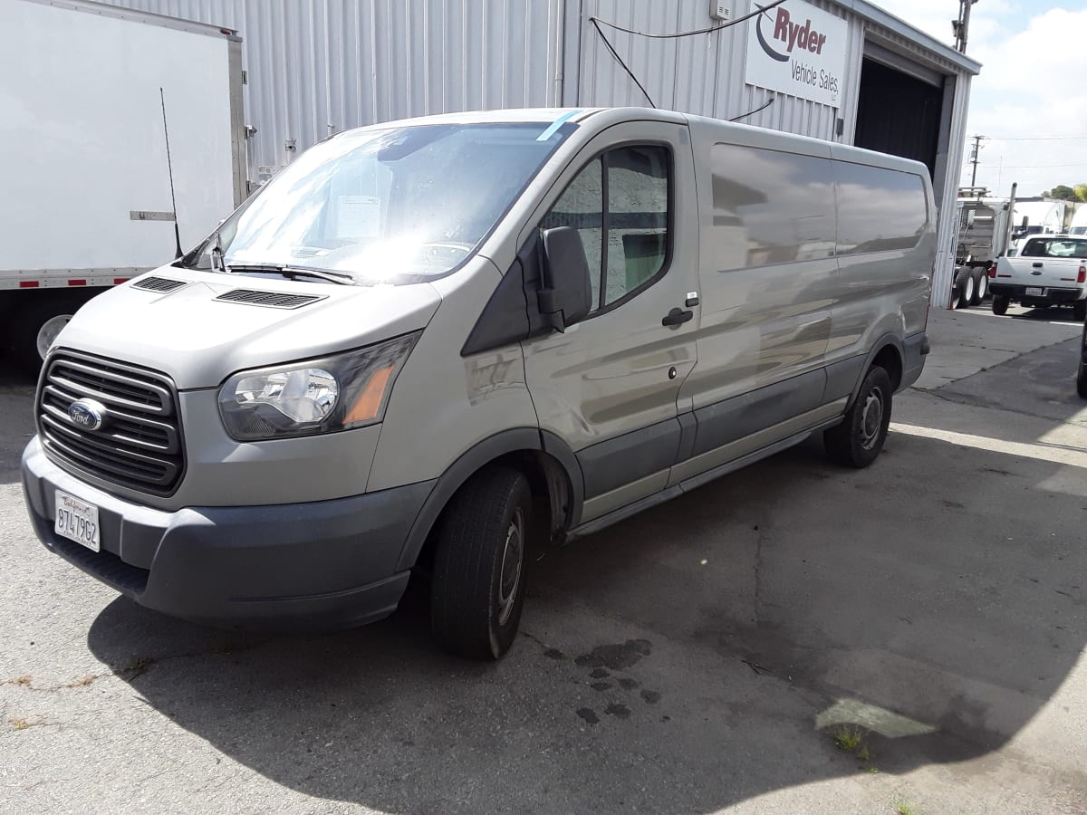 2017 Ford Motor Company TRANSIT 250 680906