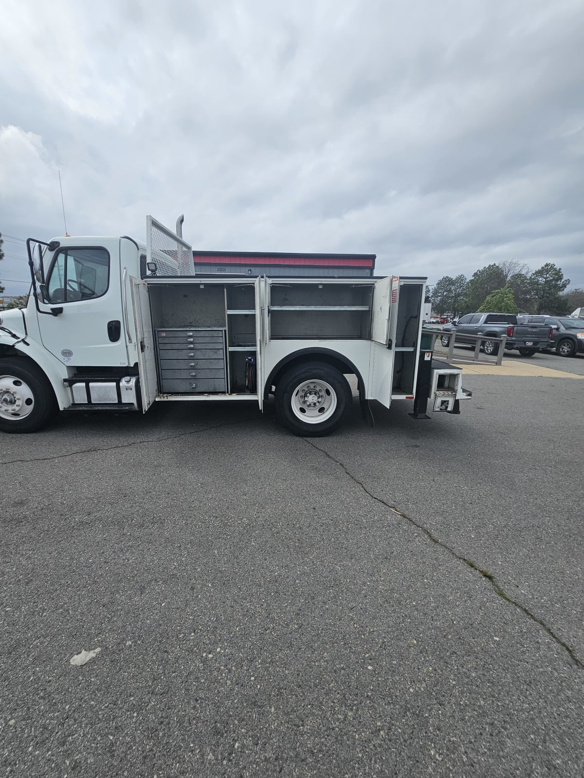 2018 Freightliner/Mercedes M2 106 680927