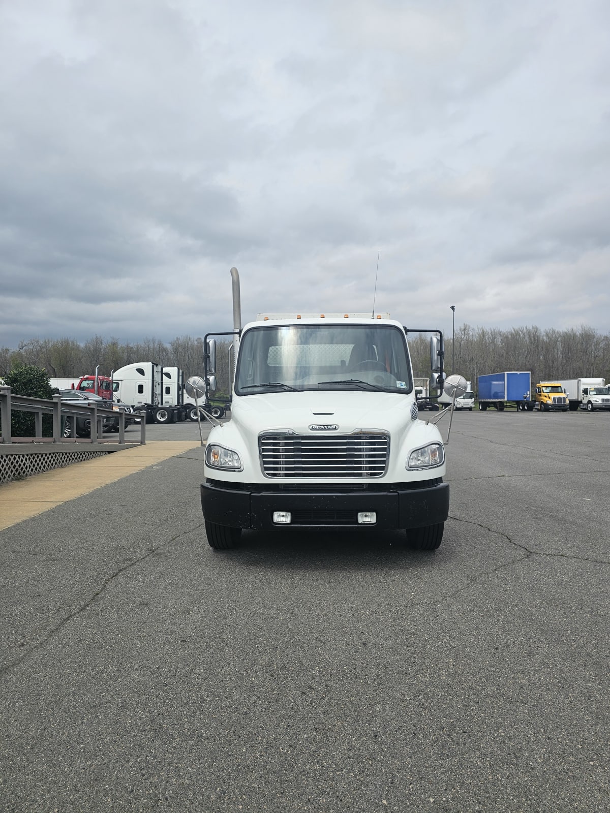 2018 Freightliner/Mercedes M2 106 680927