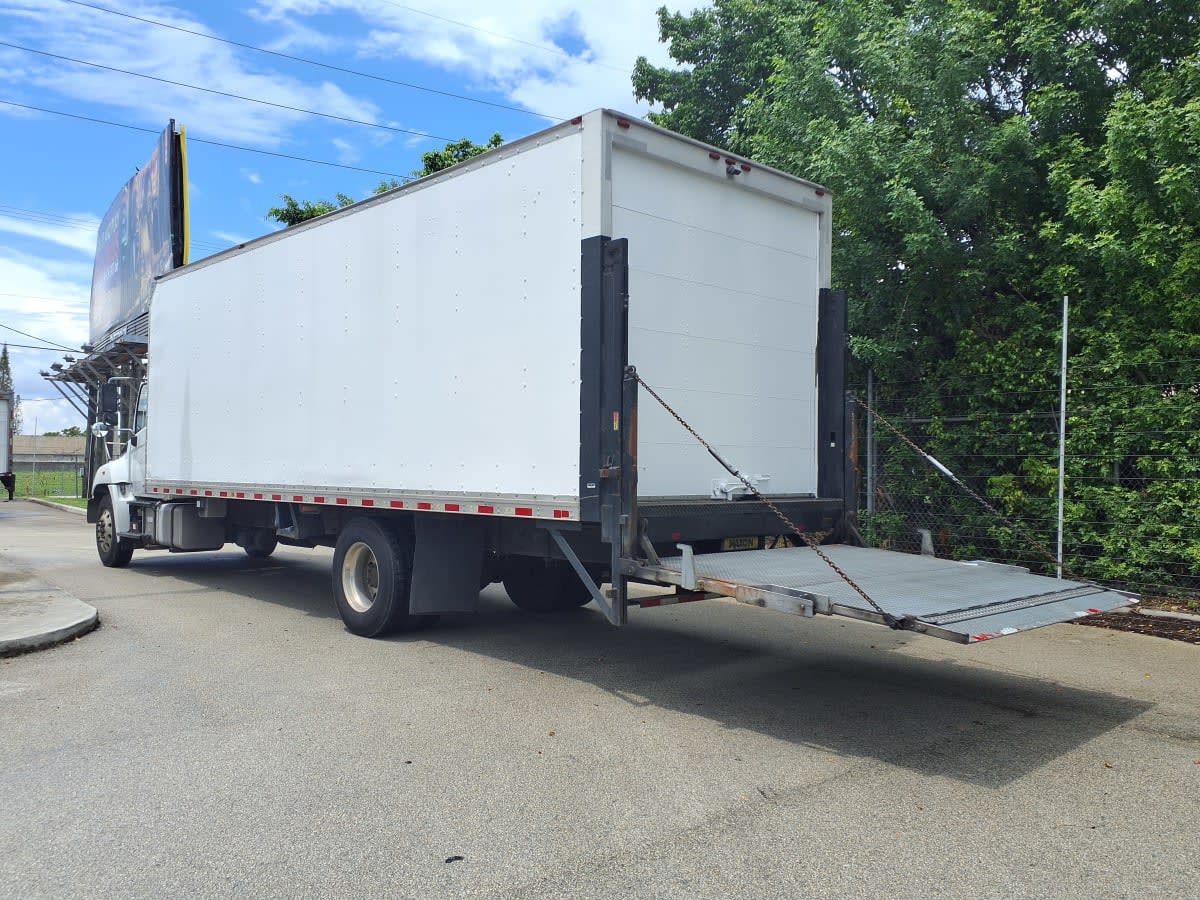 2018 Hino 338 in Davie, FL — photo 6