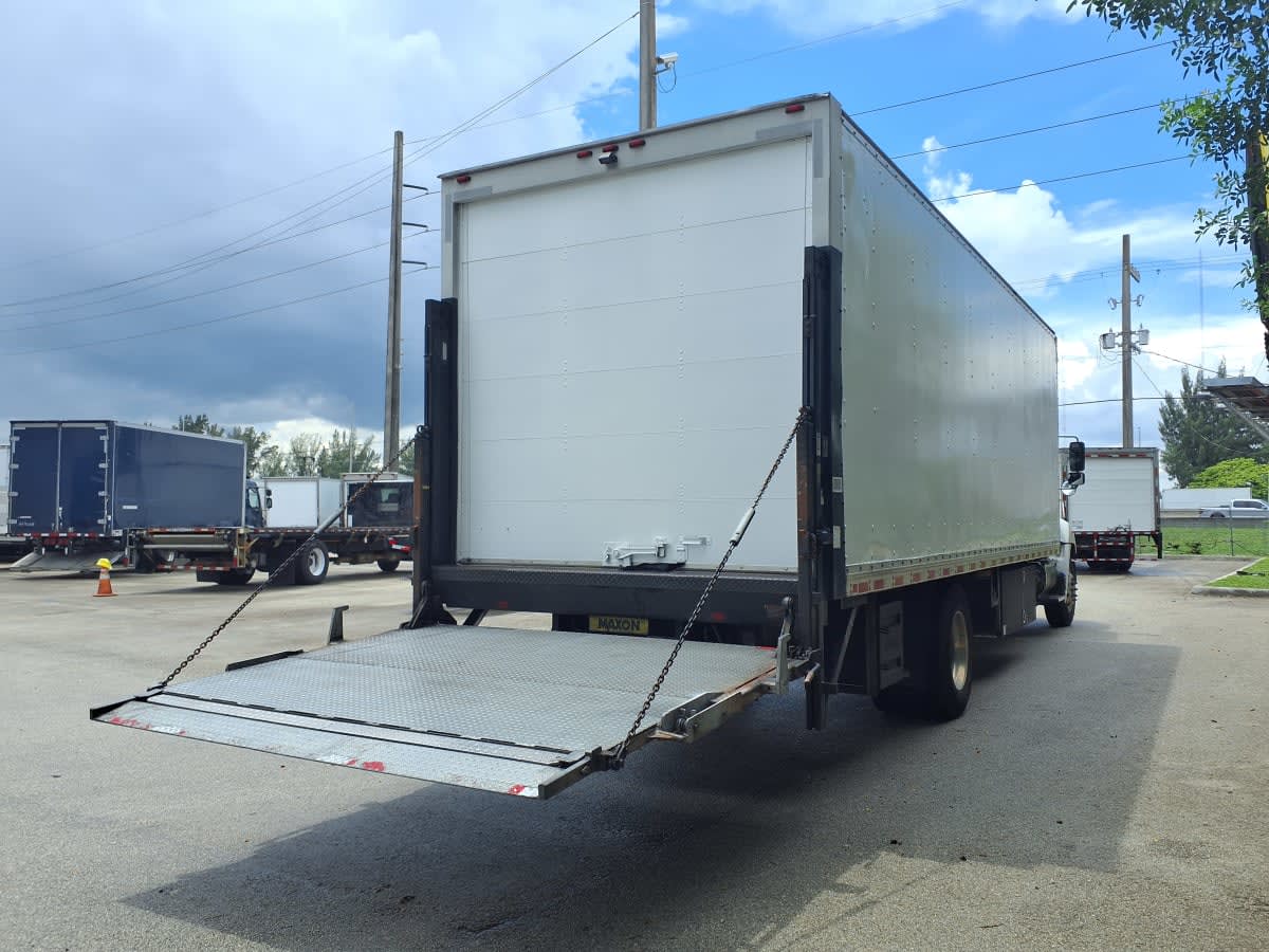 2018 Hino 338 in Davie, FL — photo 4