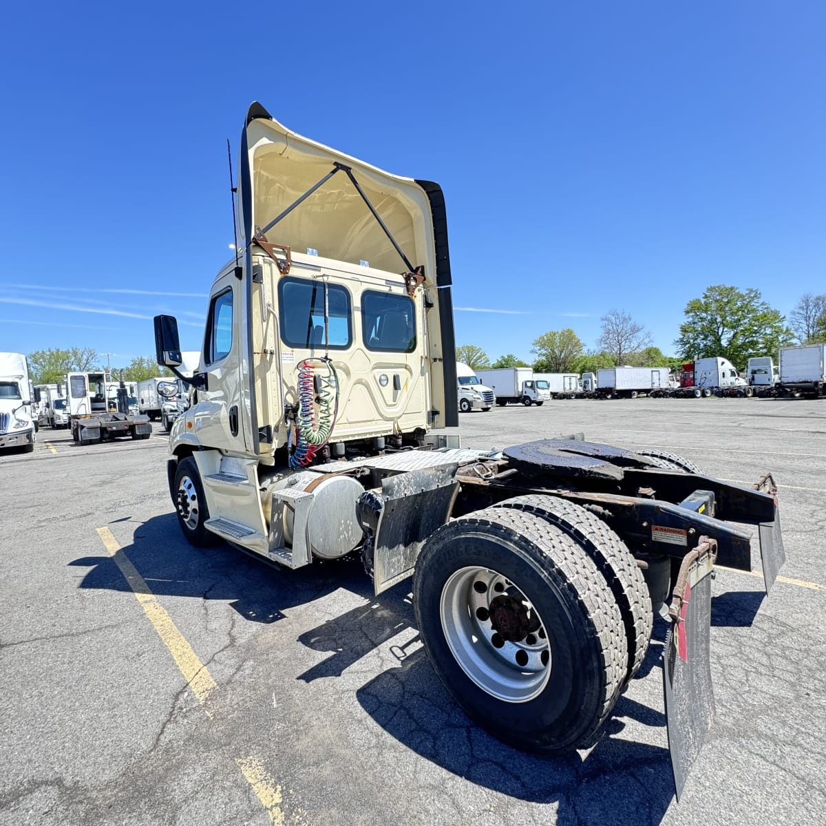 2017 Freightliner/Mercedes CASCADIA 113 681033