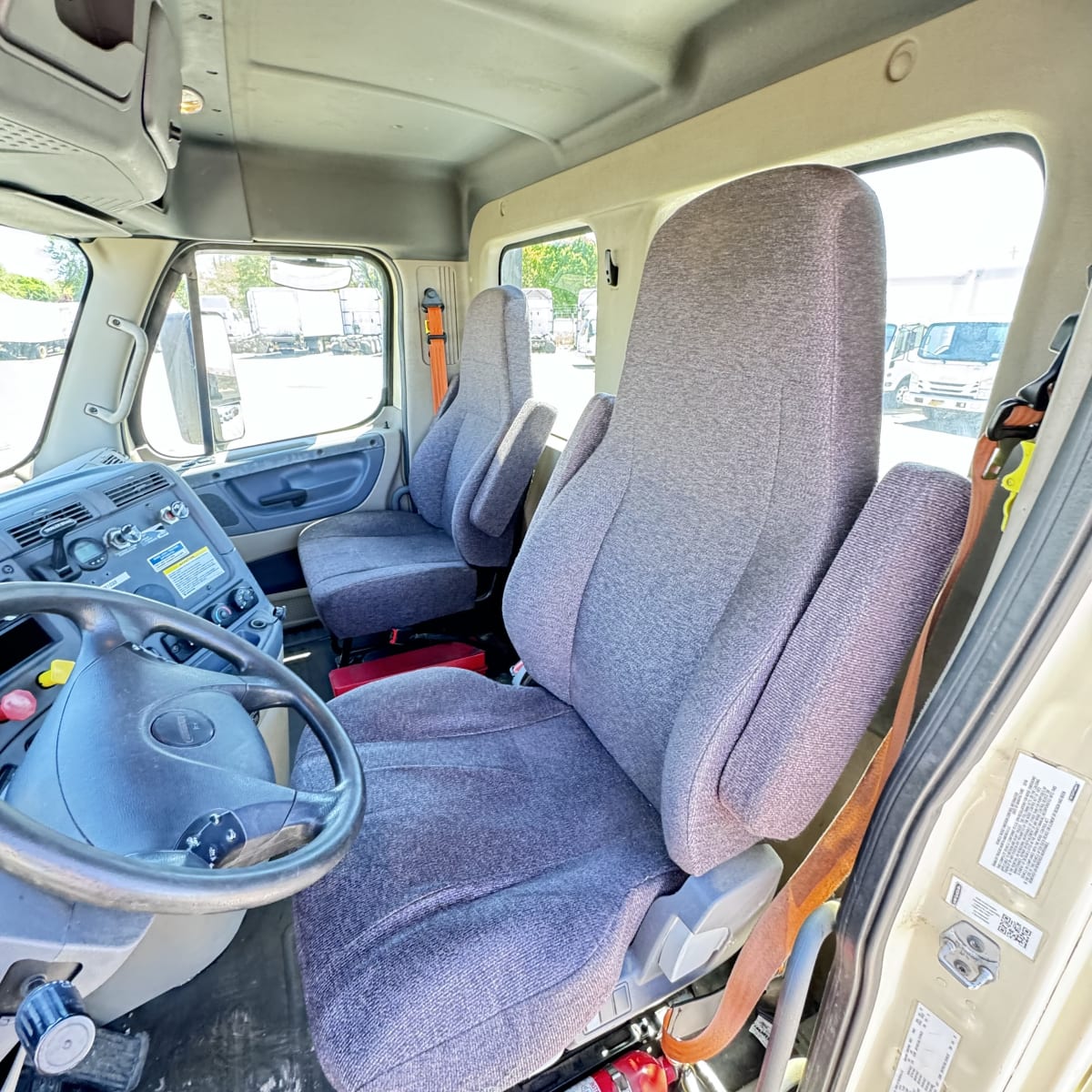 2017 Freightliner/Mercedes CASCADIA 113 681033