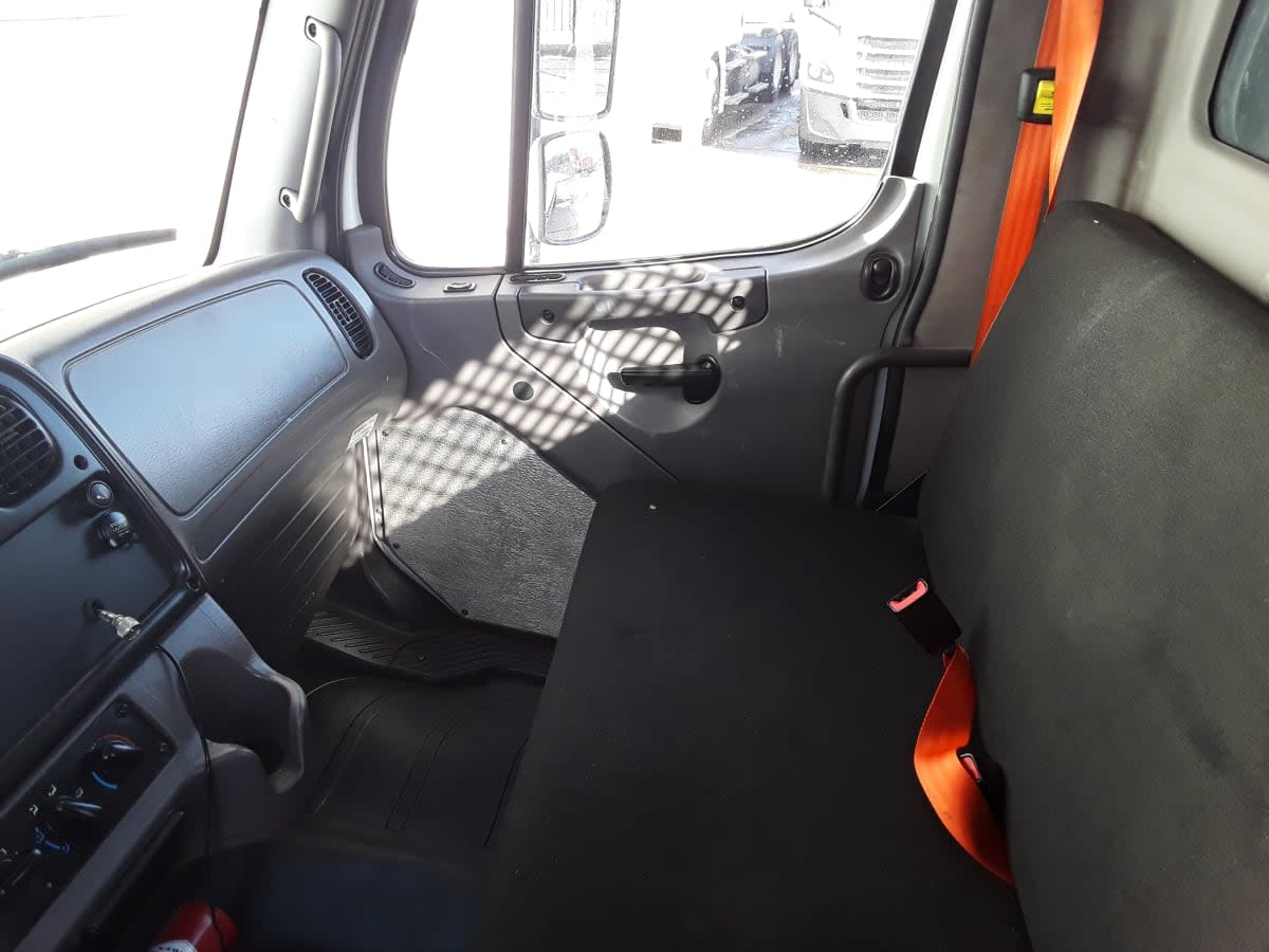 2018 Freightliner/Mercedes M2 106 681044