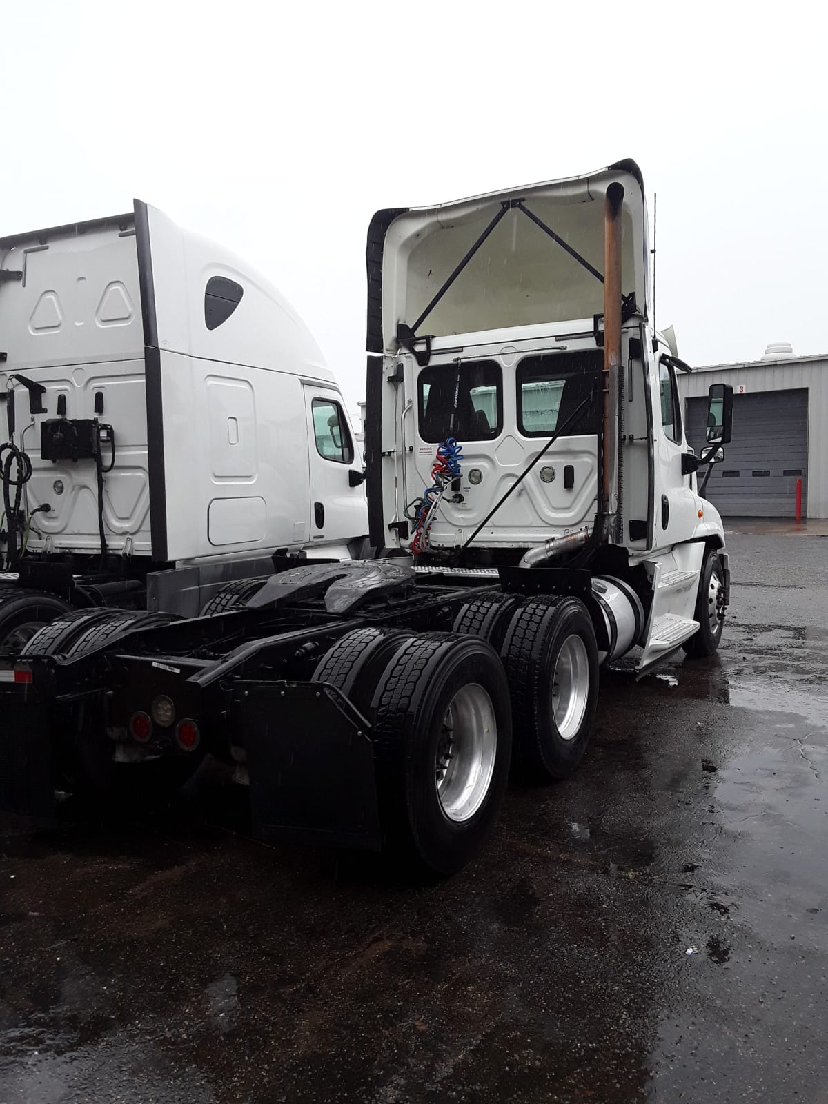 2018 Freightliner/Mercedes CASCADIA 125 681088