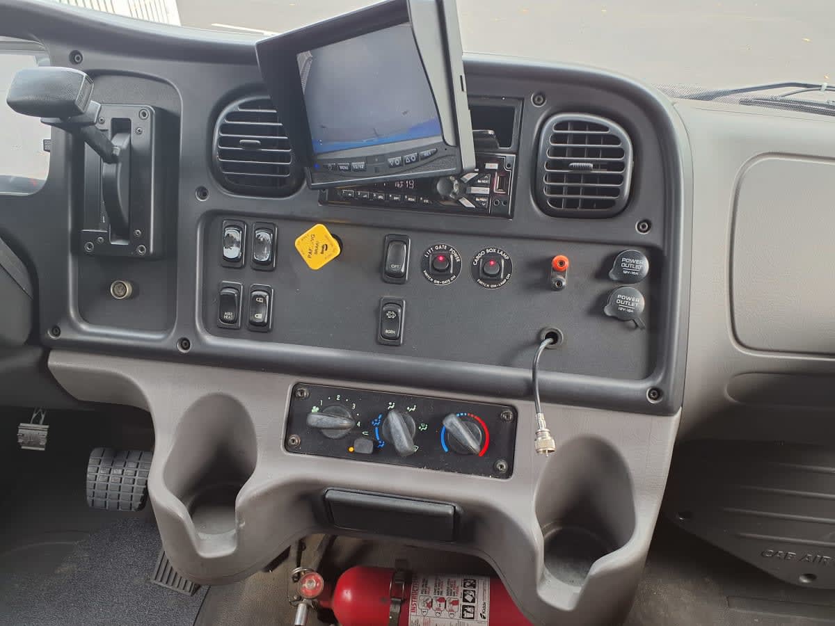 2018 Freightliner/Mercedes M2 106 681130