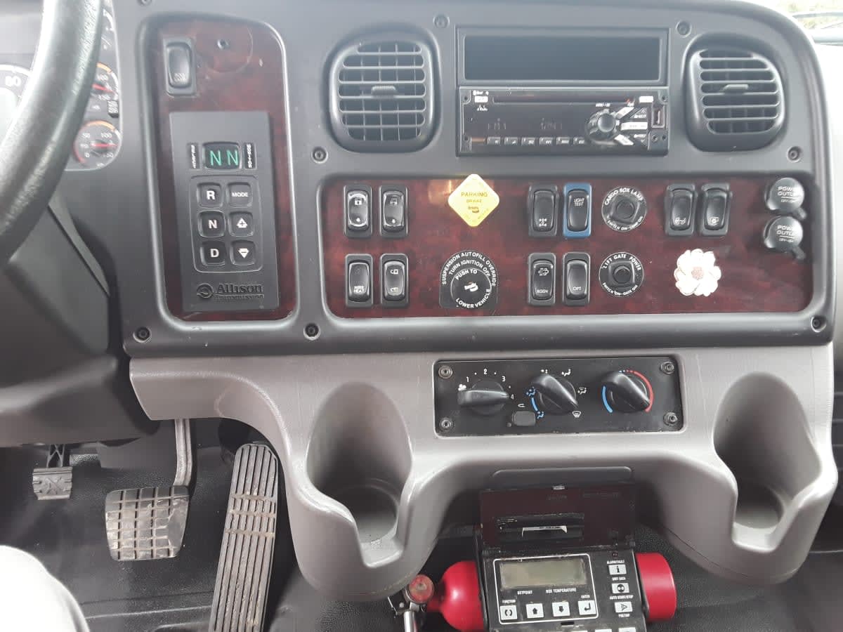 2018 Freightliner/Mercedes M2 106 681136