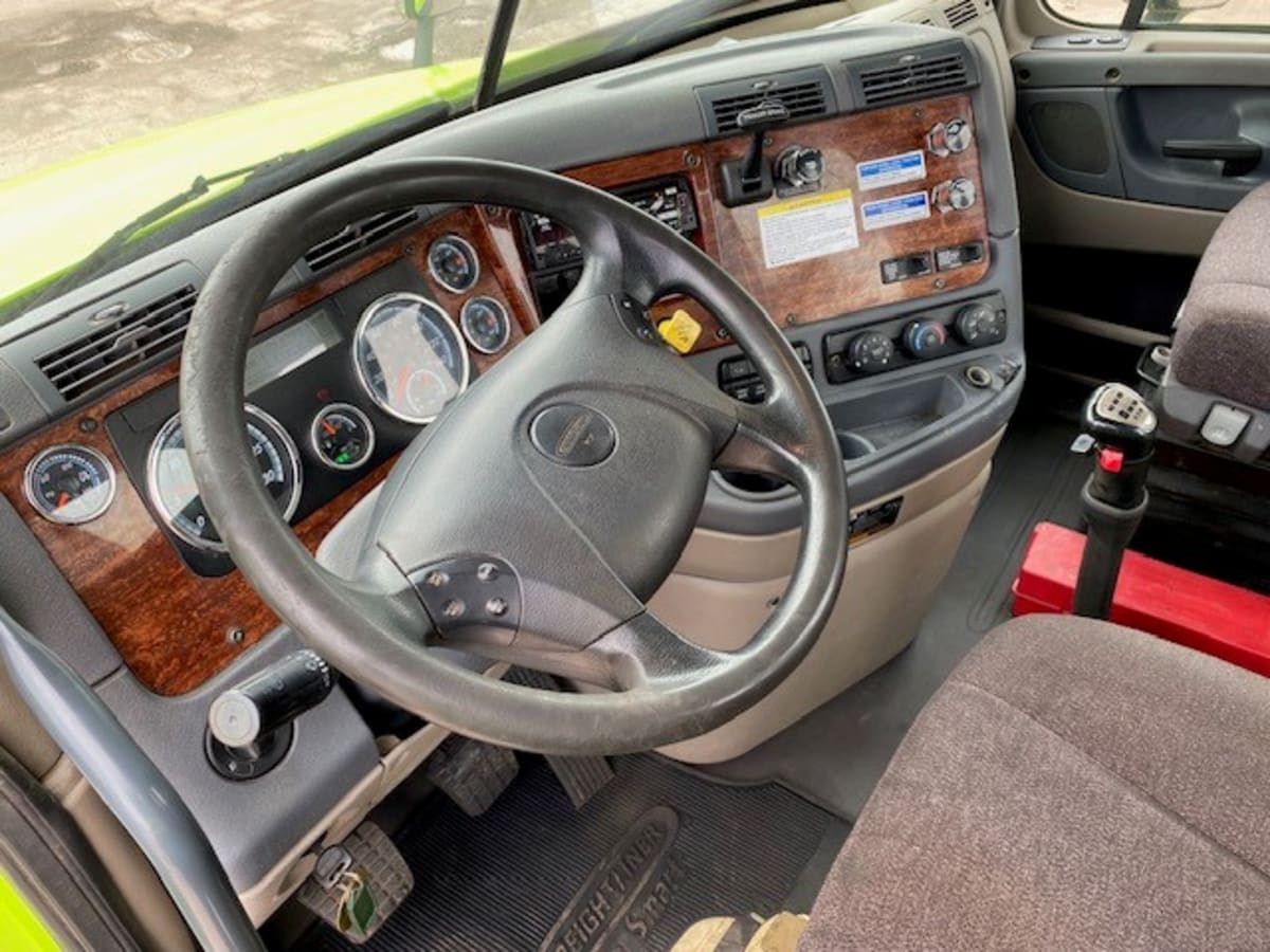 2018 Freightliner CASCADIA 125 681220