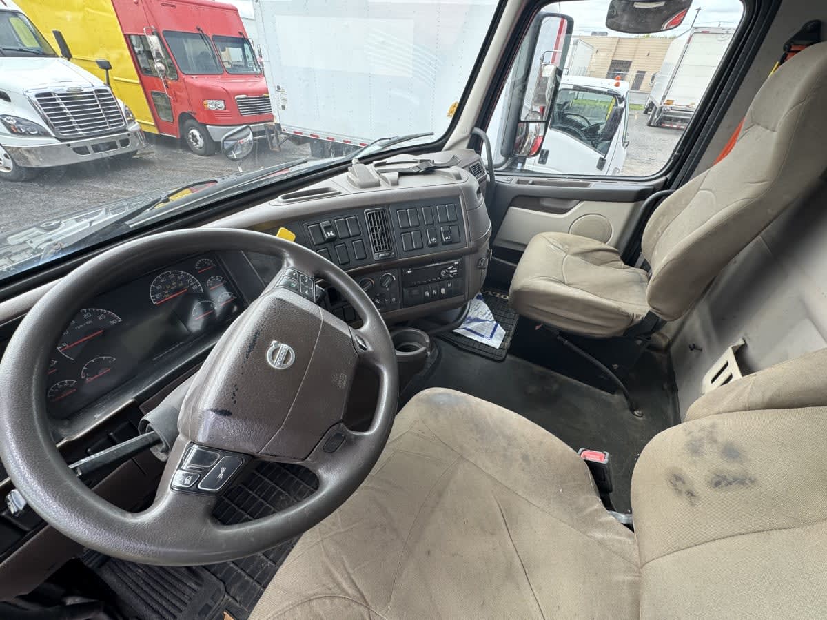 2018 Volvo - image 6