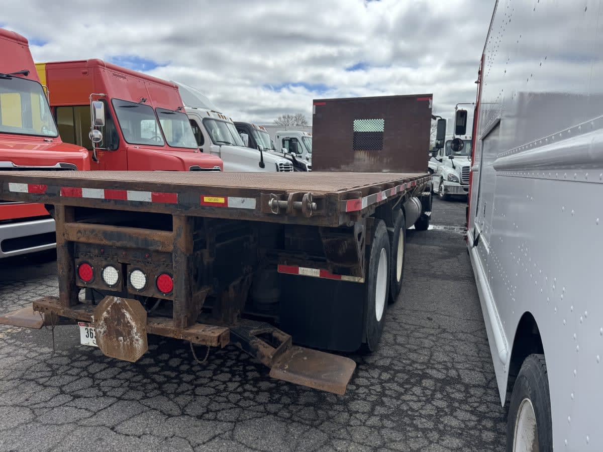 2018 Volvo - image 4