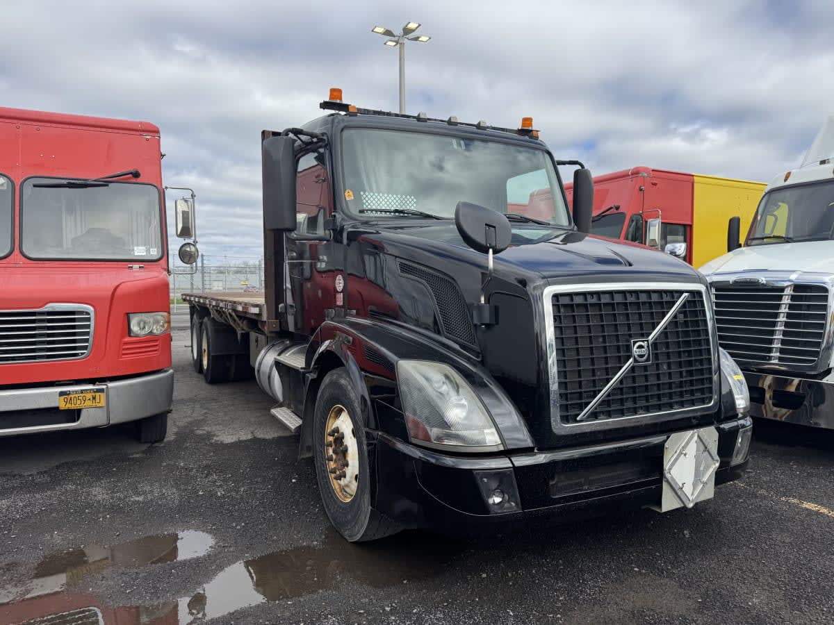 2018 Volvo - image 8