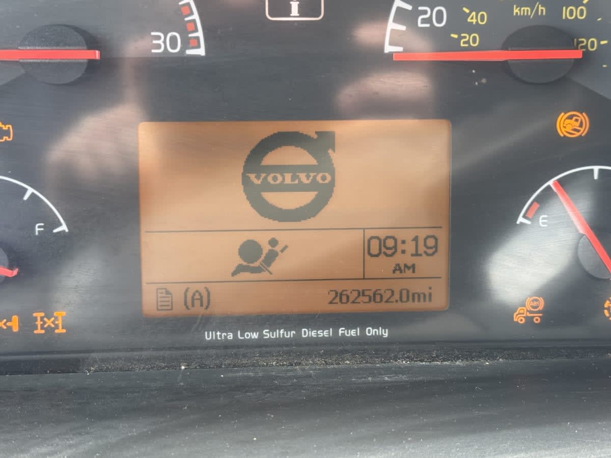 2018 Volvo - image 7