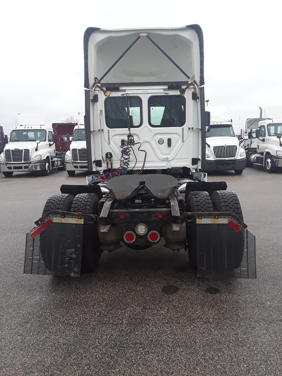 2017 Freightliner/Mercedes CASCADIA 113 681372