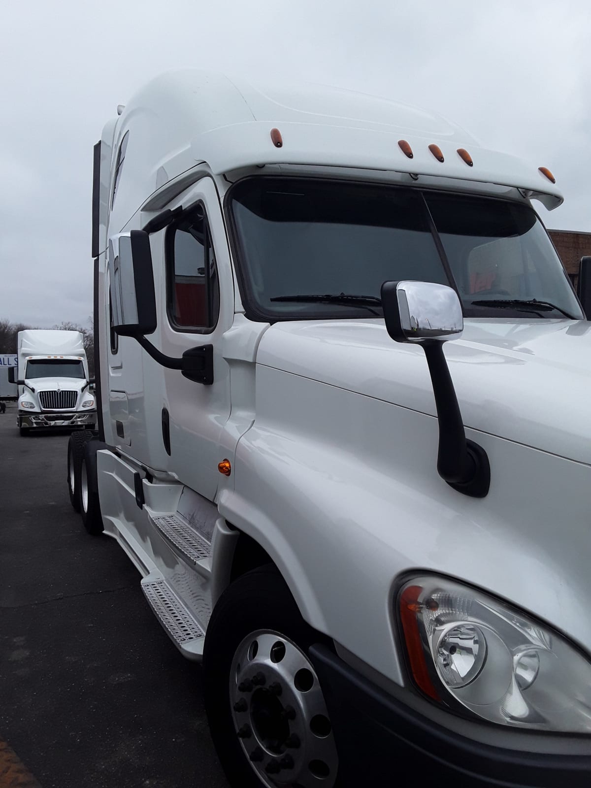 2018 Freightliner/Mercedes CASCADIA 125 681409