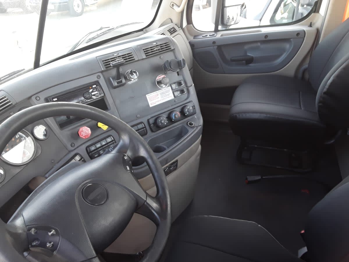 2018 Freightliner - image 7