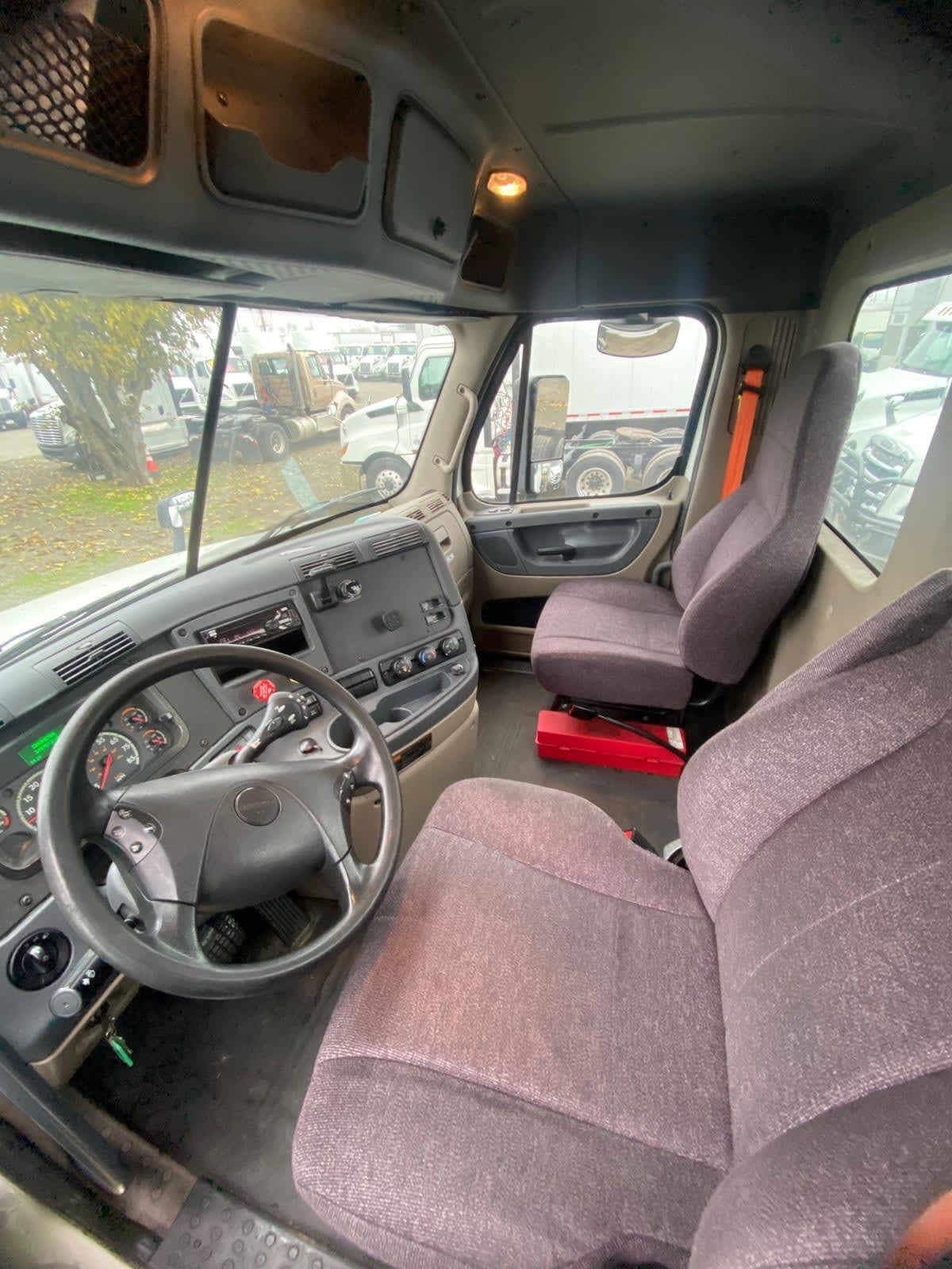 2018 Freightliner - image 7