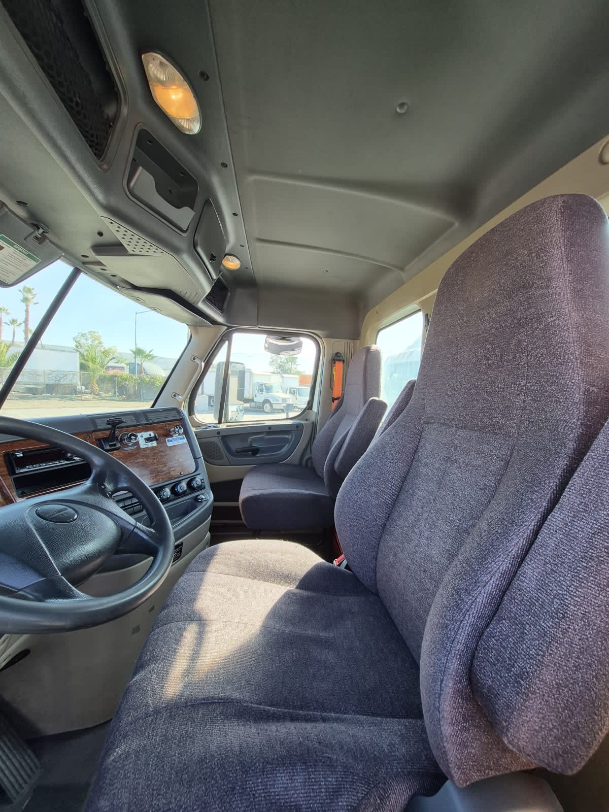 2018 Freightliner - image 7