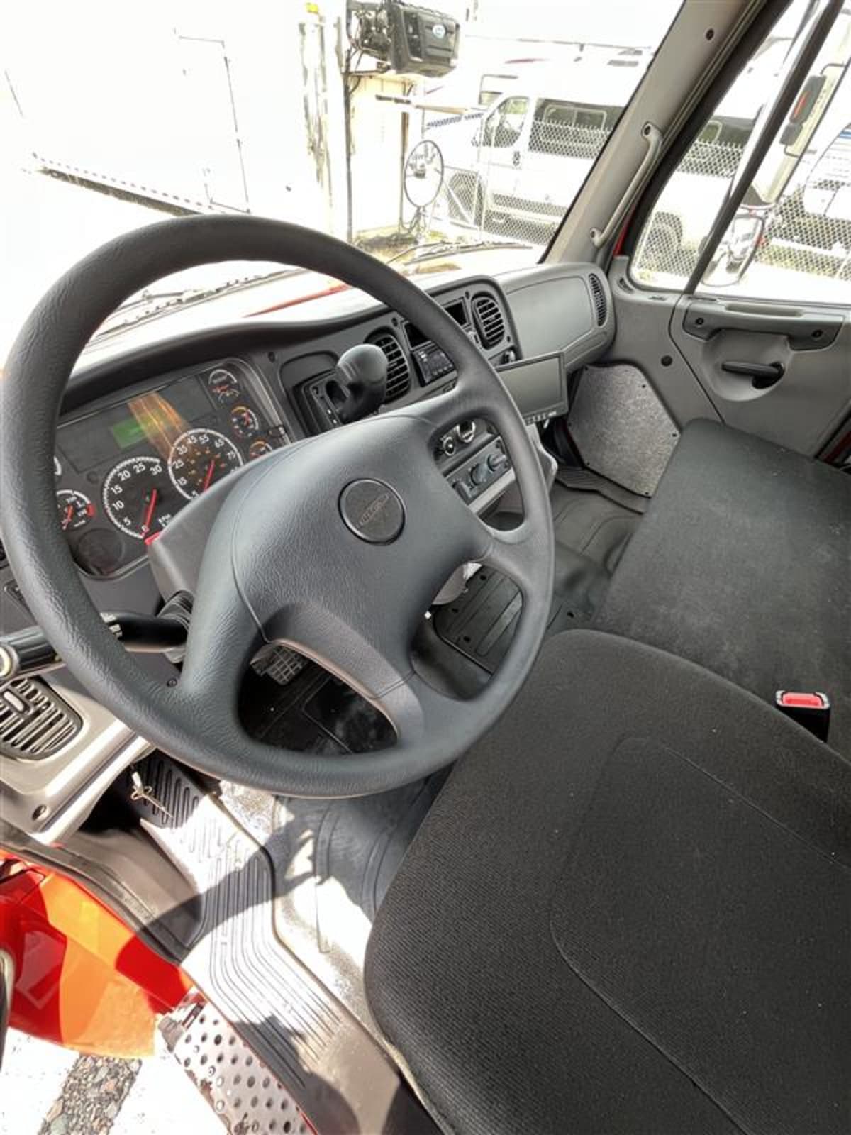 2018 Freightliner M2 106 681547