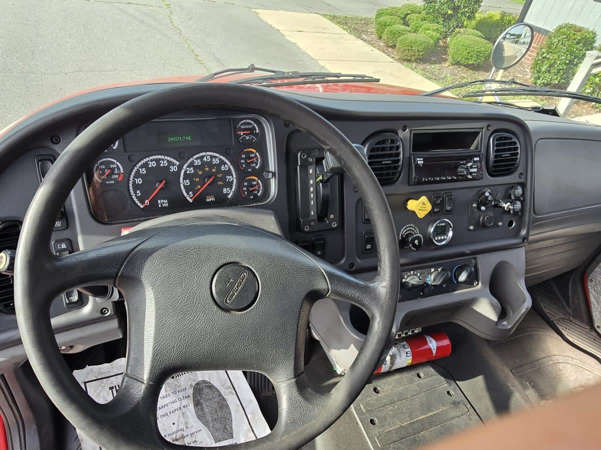 2018 Freightliner/Mercedes M2 106 681590