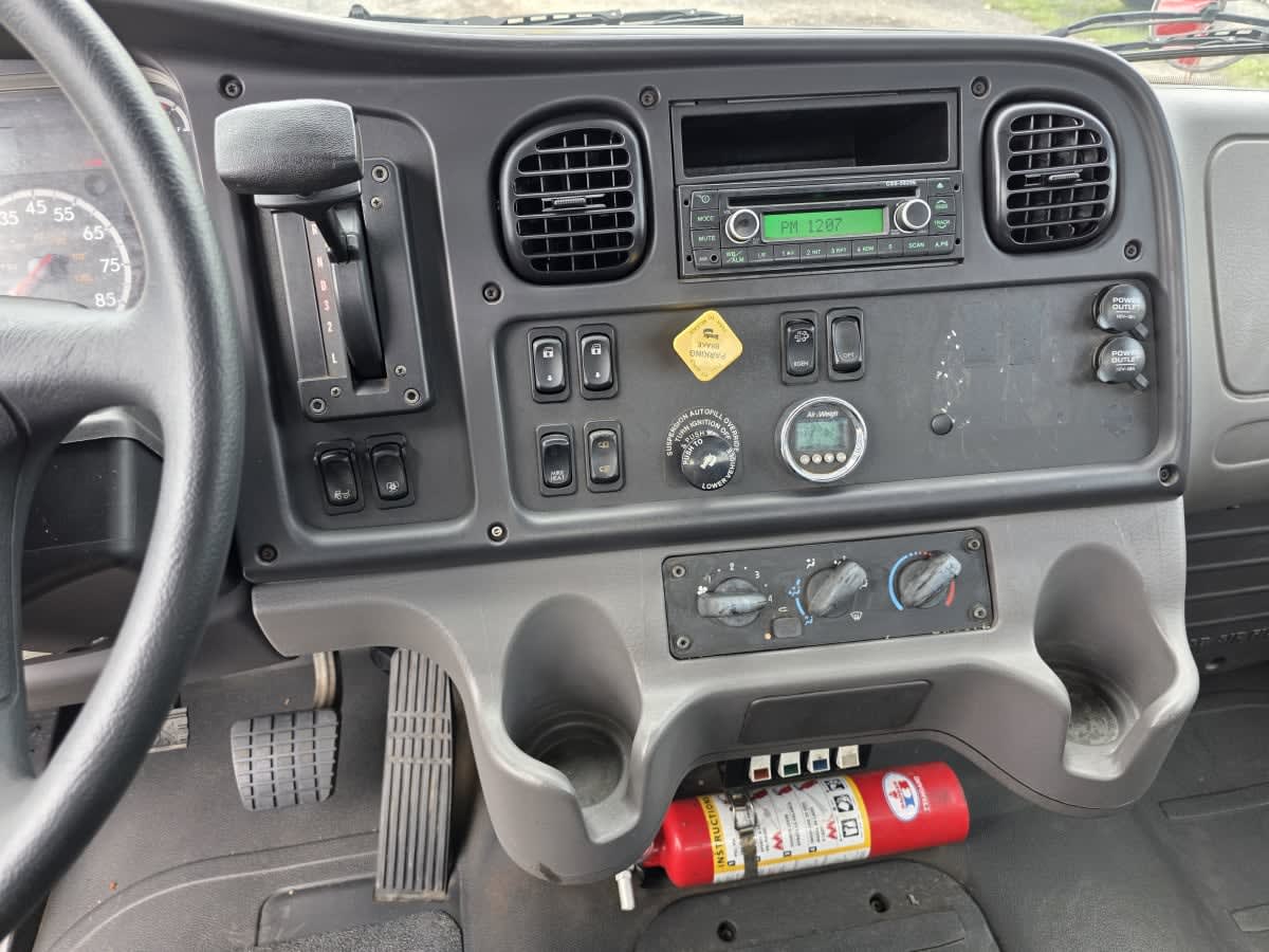 2018 Freightliner M2 106 681602
