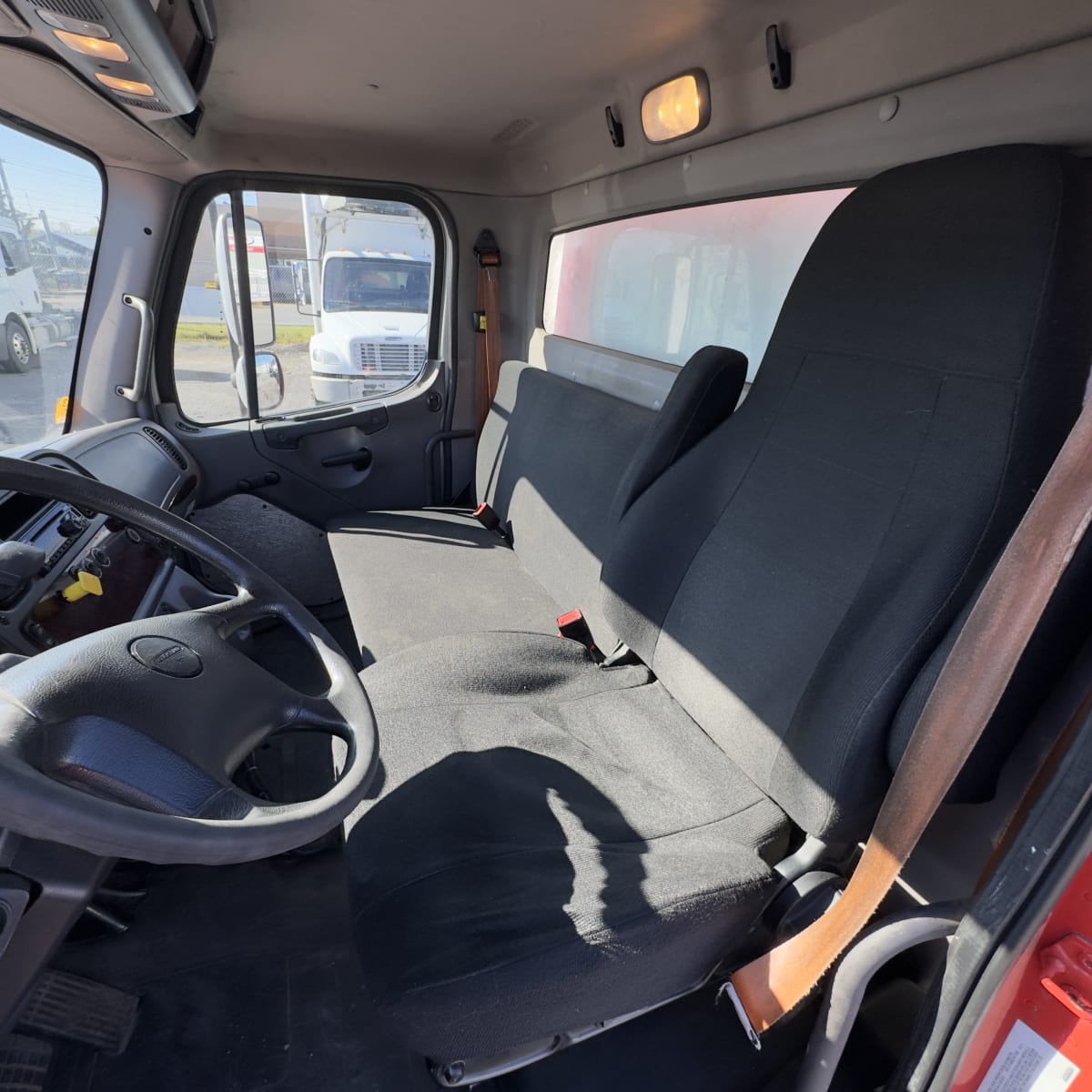 2018 Freightliner/Mercedes M2 106 681621