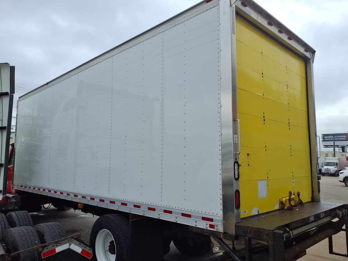 2018 Freightliner M2 106 681705