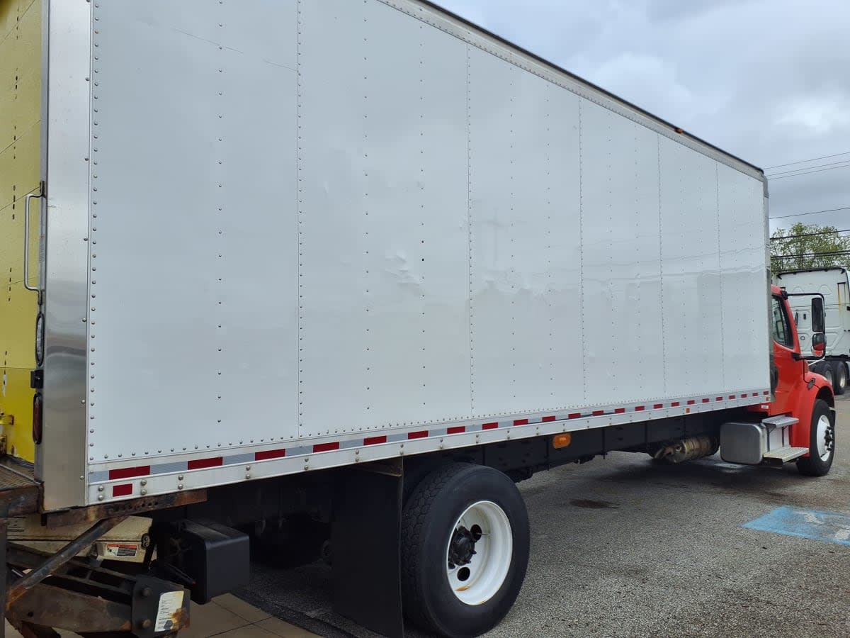 2018 Freightliner M2 106 681705